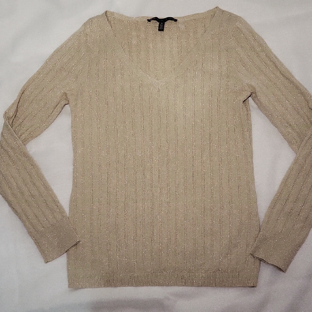 White House Black Market Beige With Gold Metalic Ribbed V-Neck Sweater Size  M